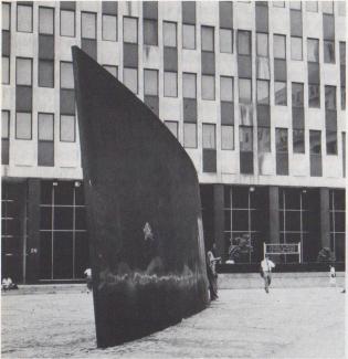 Richard Serra, Titled Arch, 1981. Federal Plaza, New York. Photo: Peter Anderson.